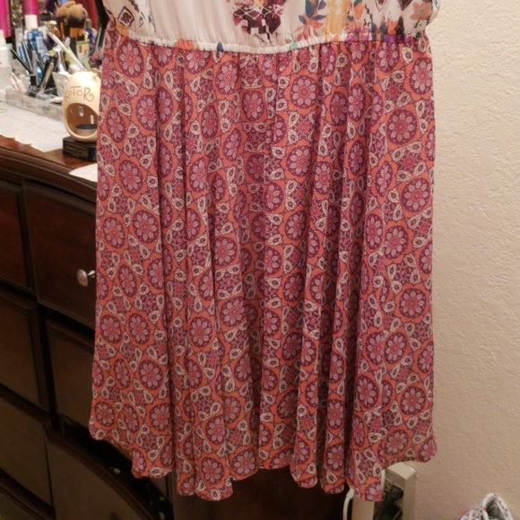 Flowy Patterned & Floral Dress - Picture 3 of 3